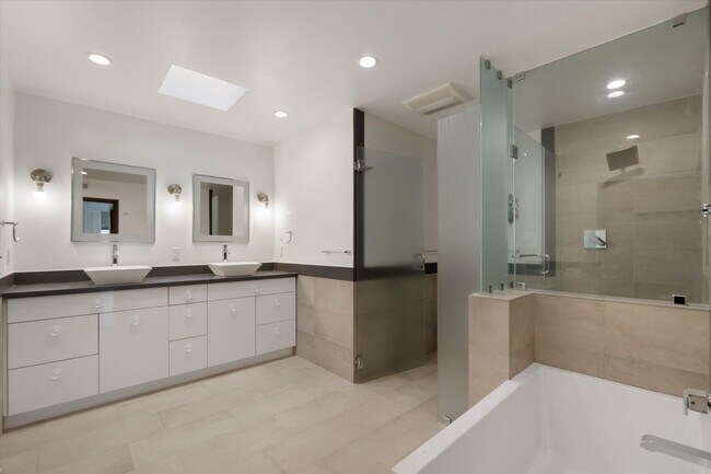 Building Photo - 2175 S Beverly Glen Blvd