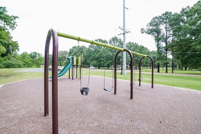 Building Photo - 4882 Graham Lake Dr