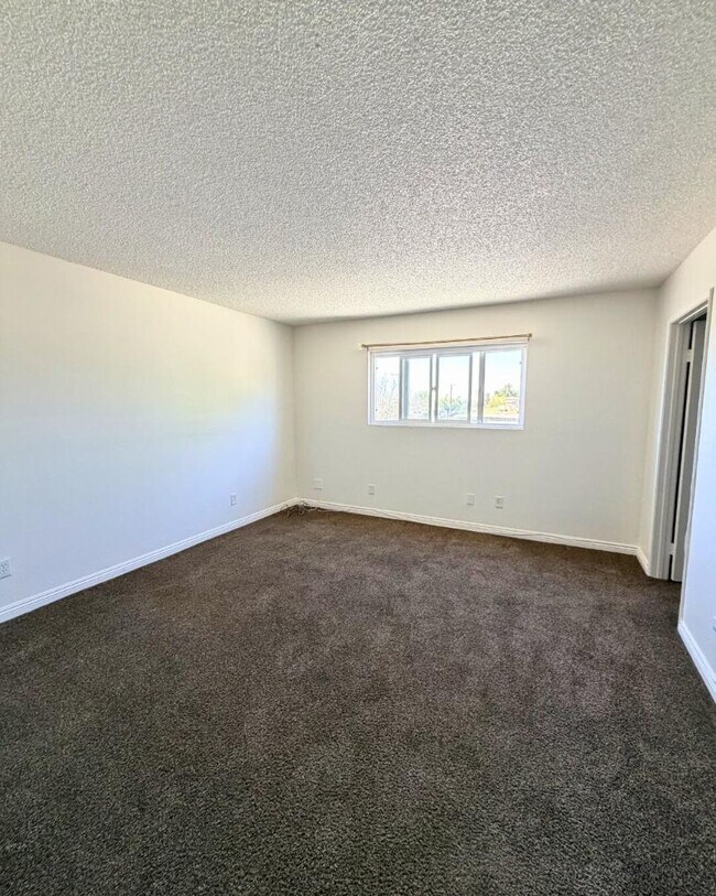 Building Photo - 8026 Juniper Ave