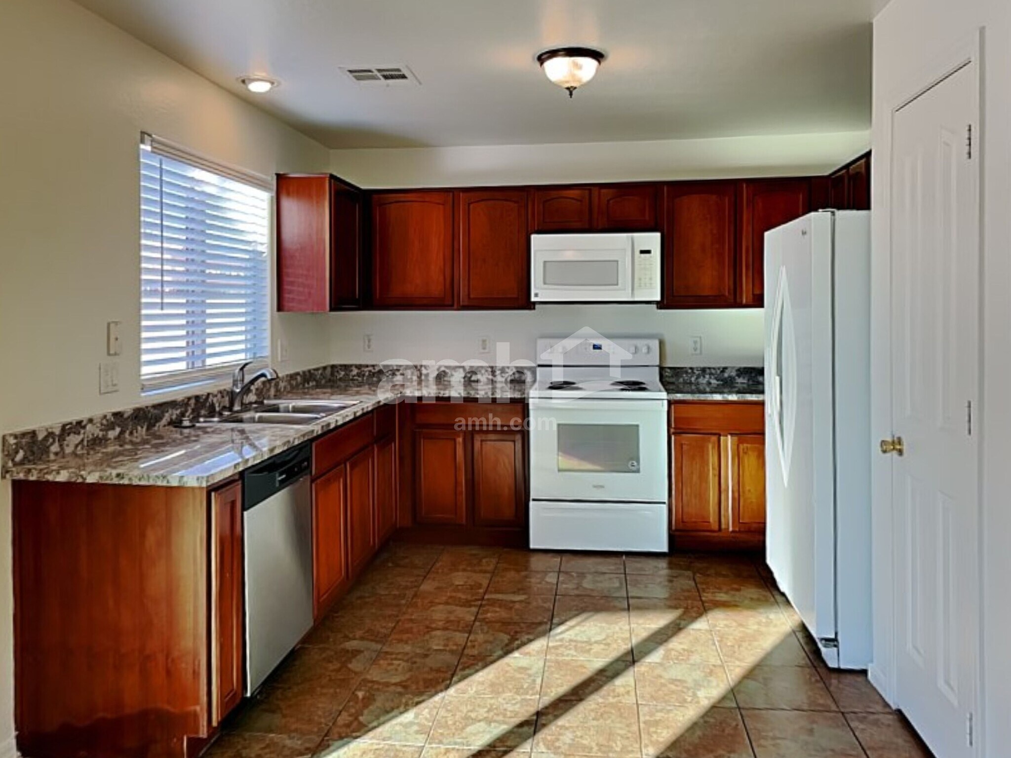 Building Photo - 21967 W Sonora St