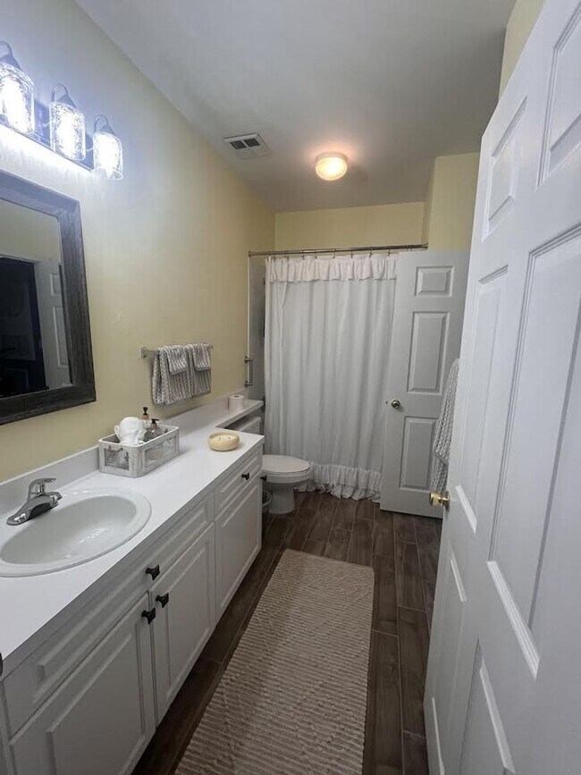 Building Photo - Stunning Two Bedroom Condo - Fully Furnished - Mira Vista - James Island