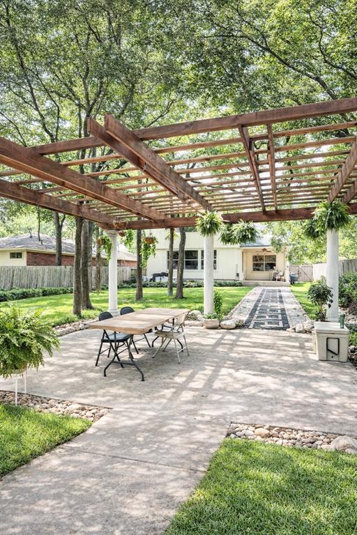 Building Photo - 9313 Sanford Dr