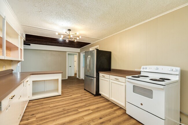 Building Photo - 159 Oak Dr