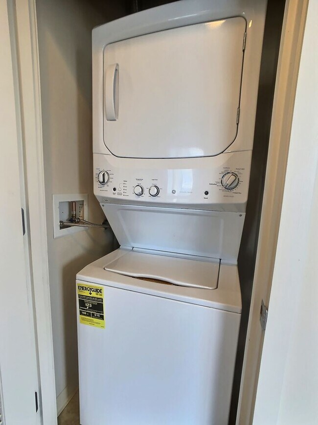 Building Photo - Gorgeous 2 Bedroom/2 Bathroom Condo for Rent at The 88 on the 17th Floor