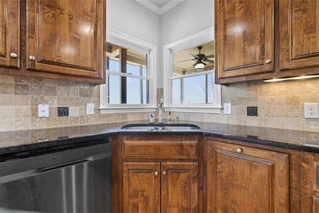 Building Photo - 4537 Grandview Pkwy