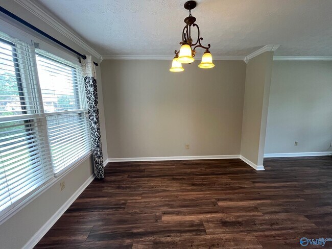 Building Photo - 2006 Lancaster Ave SW