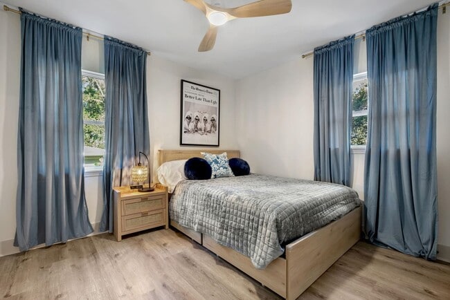 Building Photo - 2412 Surrey St