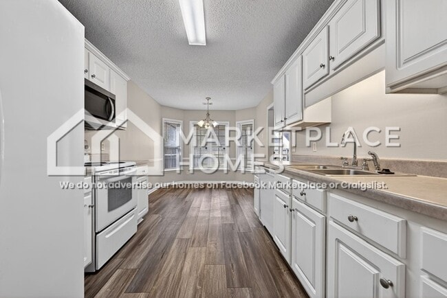 Building Photo - 1700 Crabtree Cir