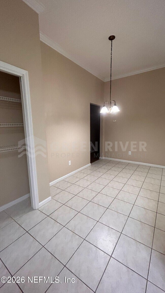 Building Photo - 2522 Willow Creek Dr