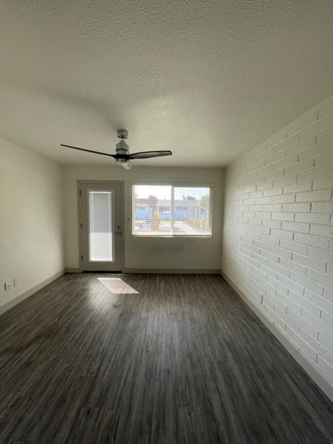 Building Photo - 3031 N 69th Pl