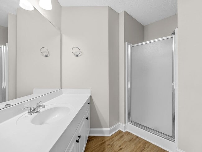 Building Photo - Charming 2 BR, 2.5 BA, One Story End Unit ...