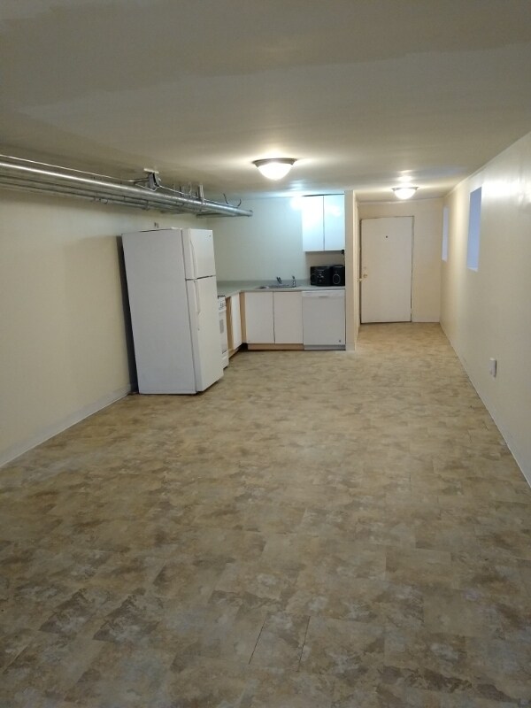 Building Photo - 1137 S Mason Ave