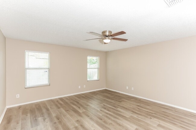 Building Photo - 8761 Stonebriar Ln