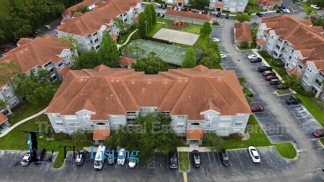 Building Photo - 18001 Richmond Pl Dr