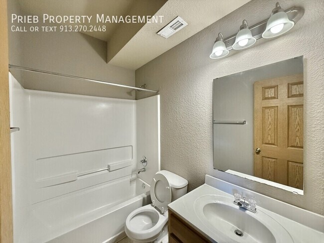 Building Photo - 805 S Woodson Ct