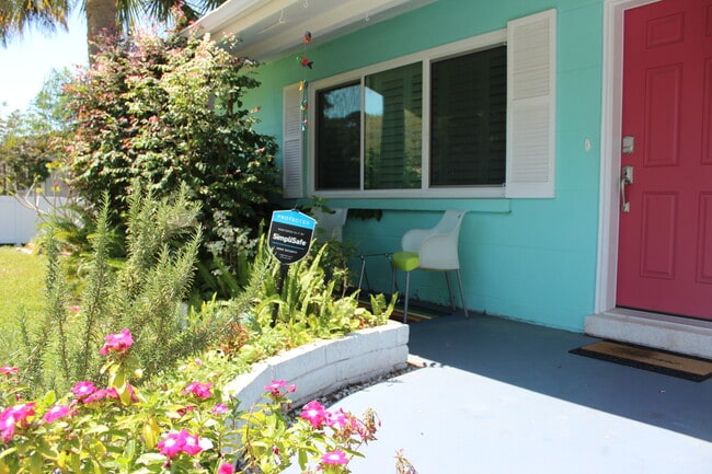 Front Patio/Entry - 3605 Iroquois Ave