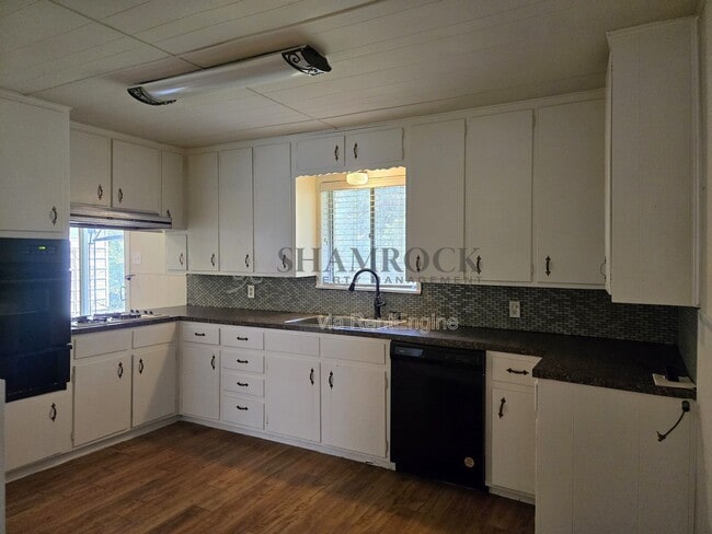 Building Photo - 1105 Willard