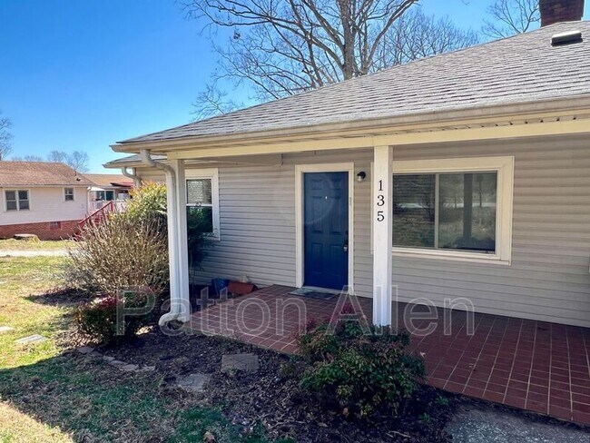 Building Photo - 135 Haynes St