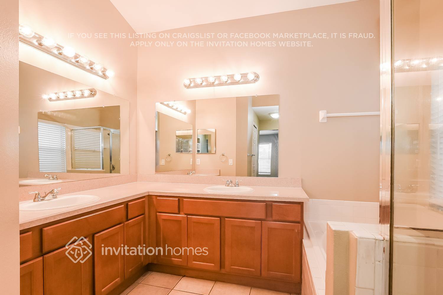 Building Photo - 4001 Saddlewood Dr