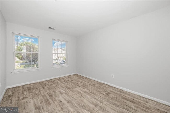 Building Photo - 4911 Edgeware Terrace