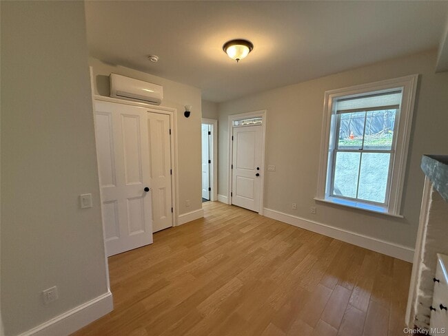 Building Photo - 194 Lander St