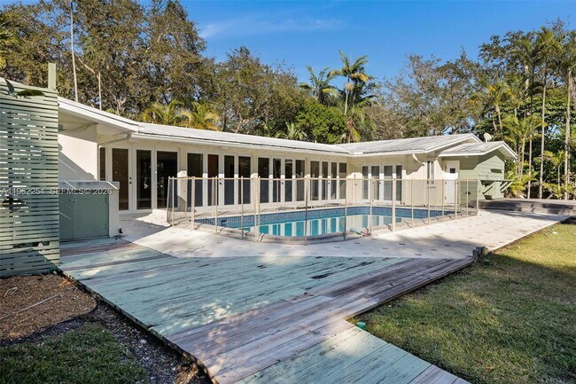 Building Photo - 6630 SW 102nd St