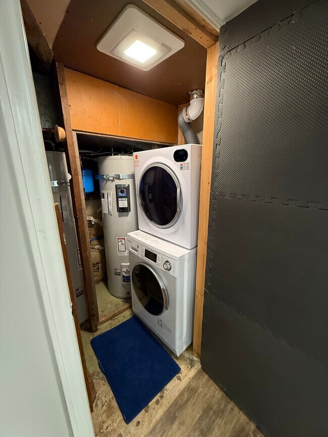 Building Photo - 9876 SE Southworth Dr