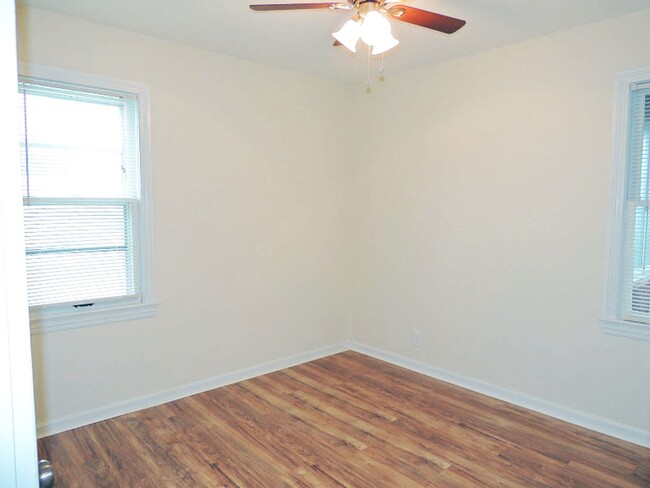 Building Photo - 4 Bed - 1.5 Bath Cape Cod for Rent in Clev...