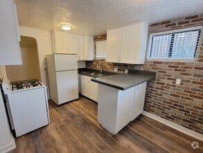 Building Photo - One Bedroom - Garfield District - Classic ...