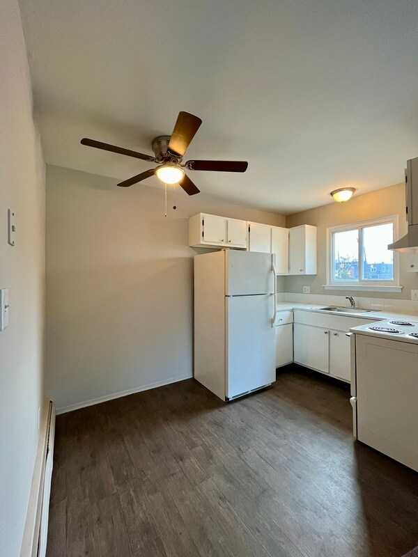 Building Photo - 1213 Sycamore St