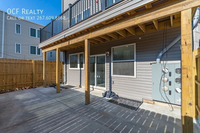 Building Photo - Three Bed Temple Apartment