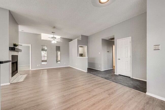 Building Photo - Garden haven 3 bed 2 bath home in H-E-B school district