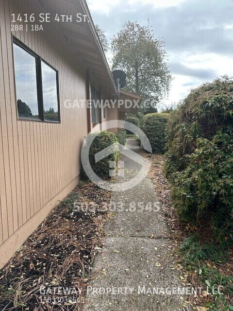 Building Photo - 1416 SE 4th St