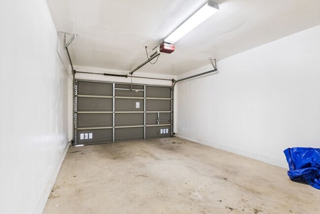 Building Photo - 2 Bedroom/ 1 Bath Bridgewood Subdivision