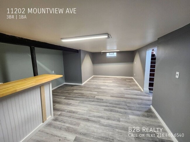 Building Photo - 11202 Mountview Ave