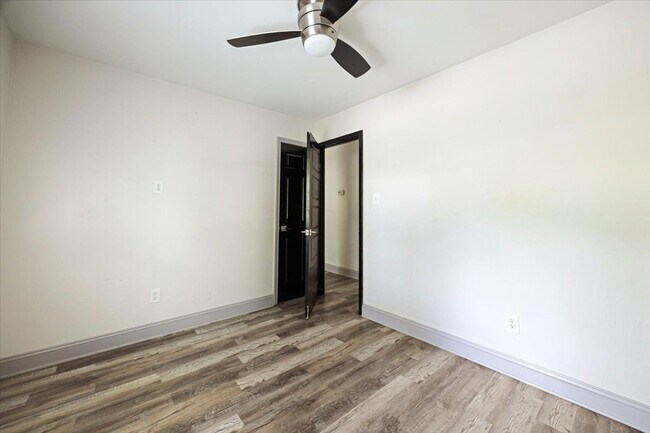 Building Photo - 4701 Lucinda Ln