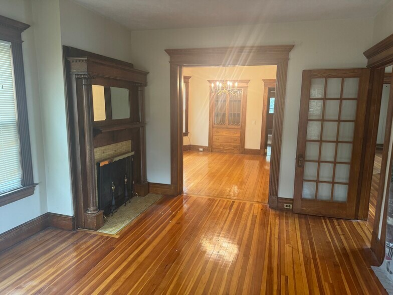 Building Photo - 29 Roxbury St