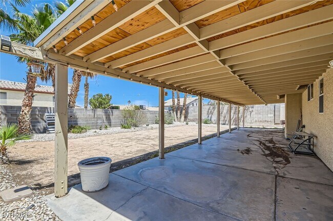 Building Photo - 924 Clubview Dr