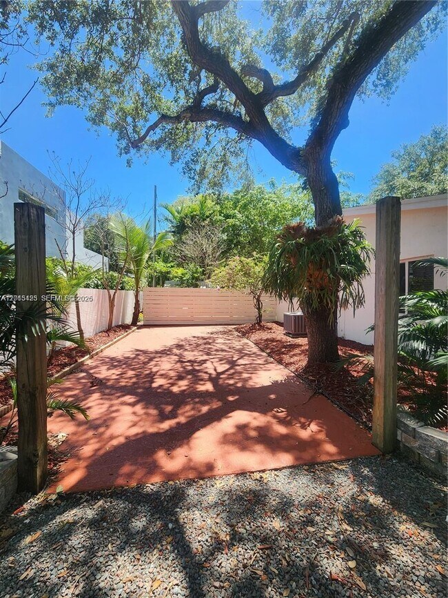 Building Photo - 16575 Old Cutler Rd