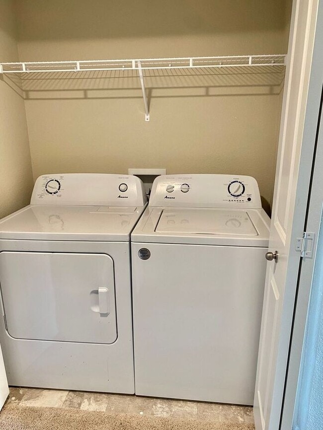 Building Photo - West Greeley Spacious Townhome!