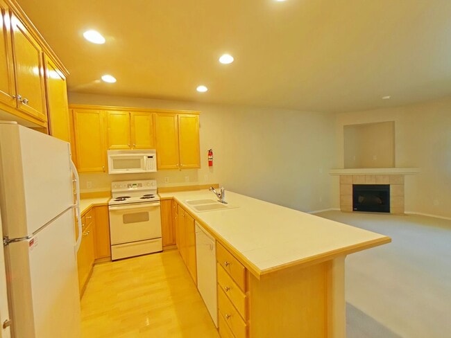 Building Photo - HOA ~ 3 Bedroom Townhouse ~ North Corvallis