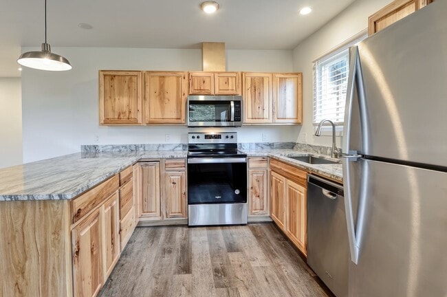 Building Photo - Lovely Apartment in Sehome - $400 OFF!**