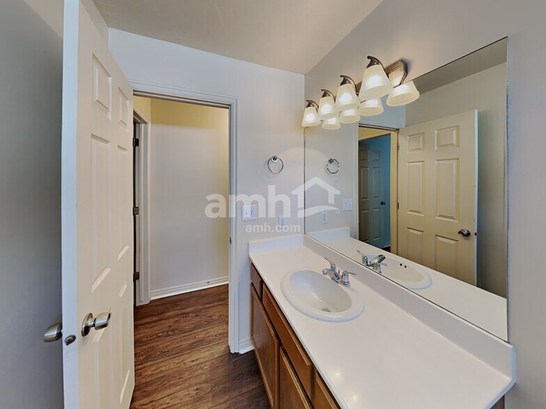 Building Photo - 7658 Snowy Owl Rd