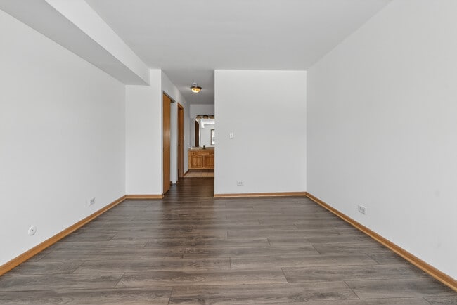 Building Photo - 3000 Bayside Dr