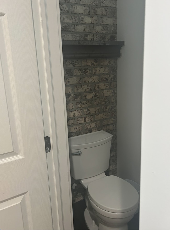 Building Photo - Modern Three Bedroom Townhouse