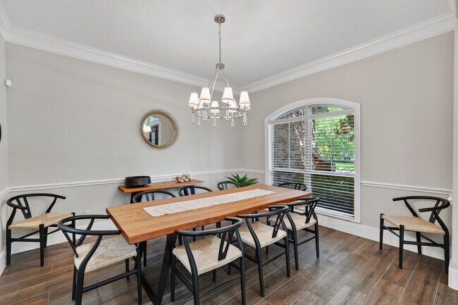 Building Photo - 110 S Veilwood Cir