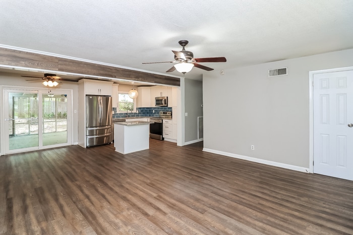 Building Photo - 3293 Chisholm Trail SW