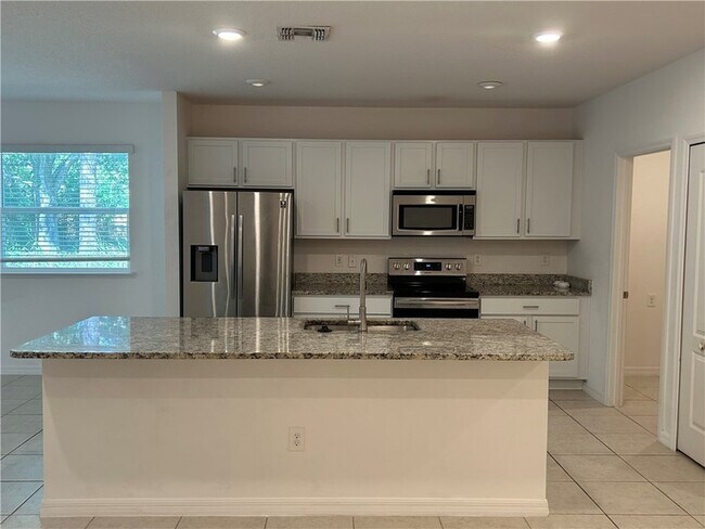Building Photo - 742 Forster Ave