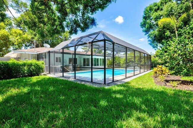 Building Photo - 2587 Ringling Blvd
