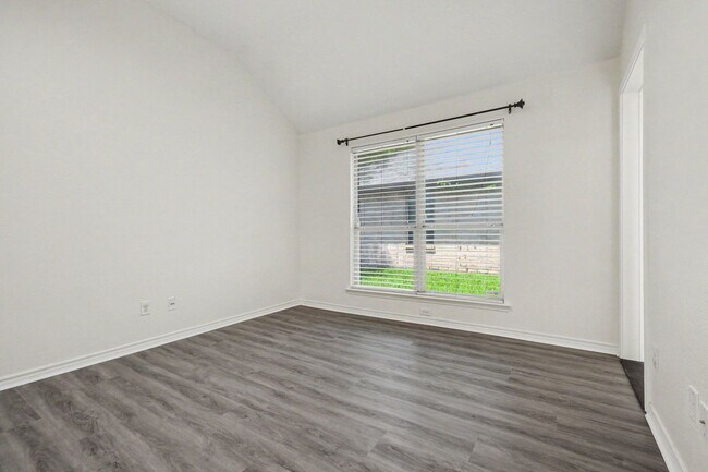 Building Photo - 1707 Briarhollow Dr